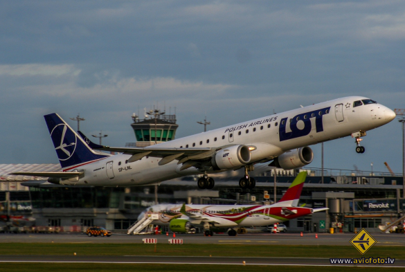 Embraer 195LR (ERJ-190-200LR)